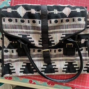 7 CHI Large Bag can be used for computer or overnight travel.